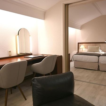 Hotel Le Rempart Tournus Exterior foto